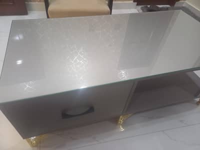 room chair and table available condition 10/10