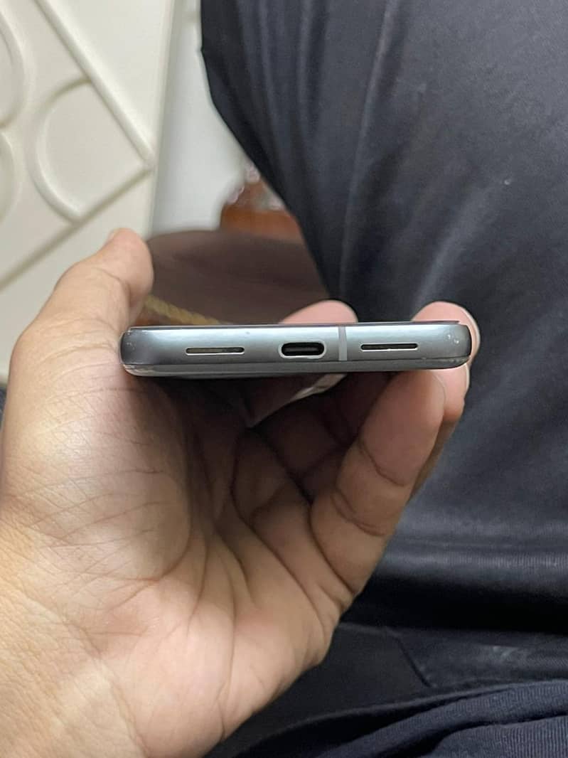 Google Pixel 8 5