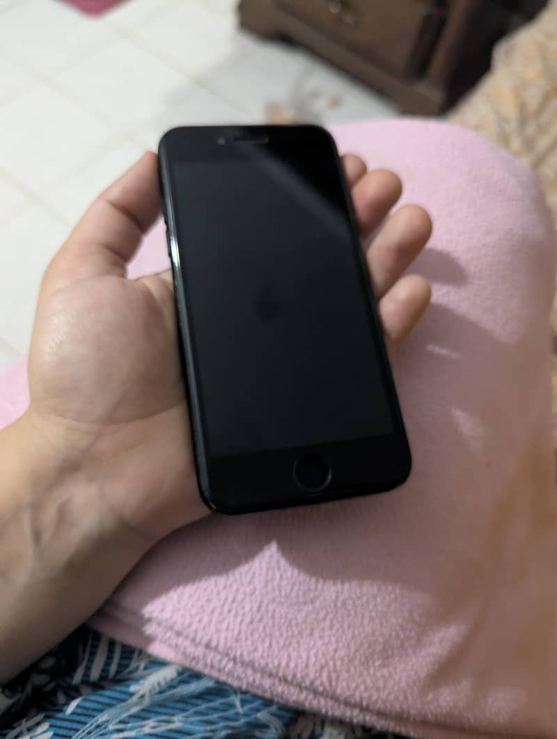 Apple iPhone 7 0