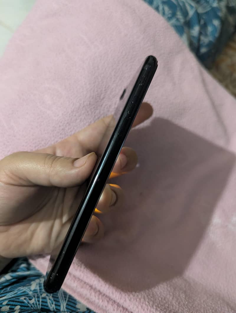 Apple iPhone 7 3