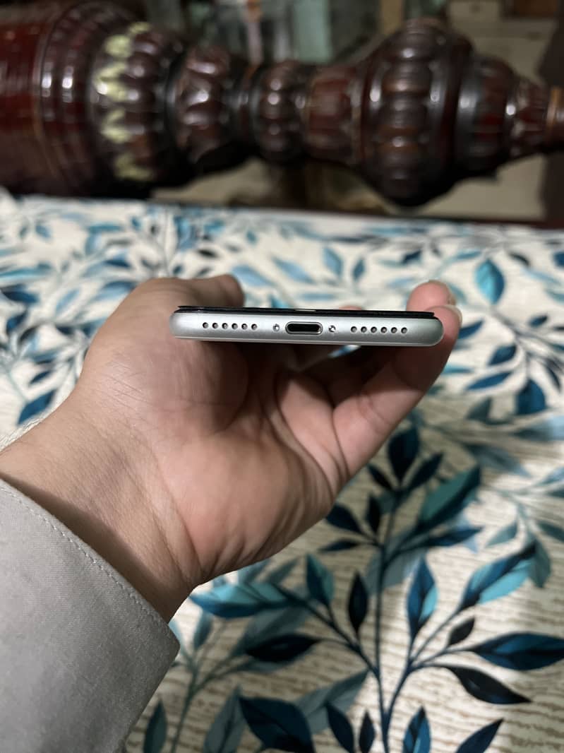 iPhone SE2nd 0