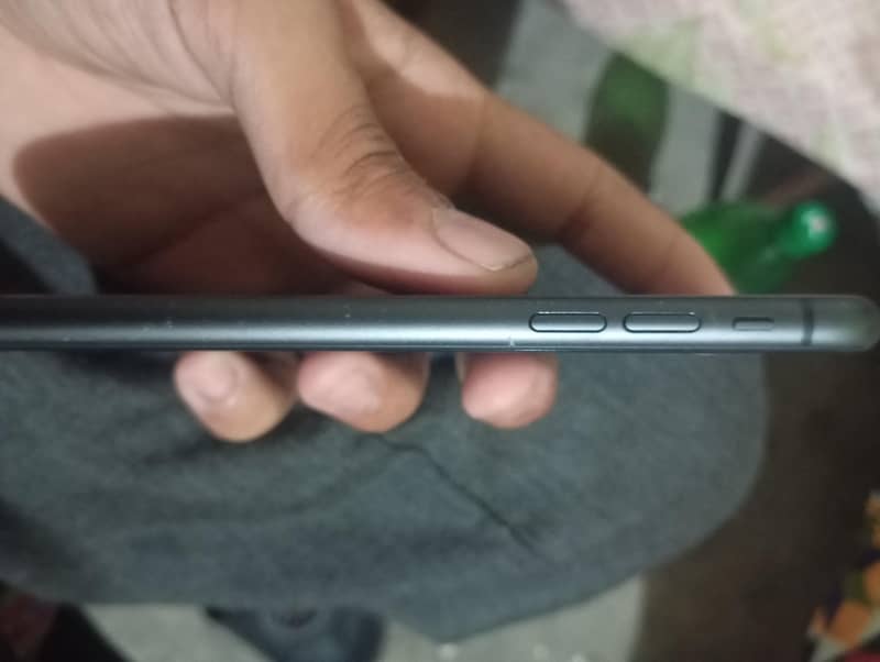 Apple iPhone 11 3