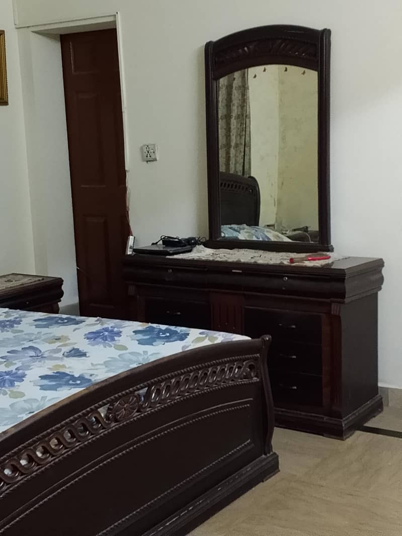SOLID WOODEN BED SET 0