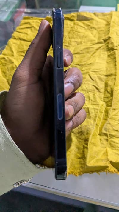 Apple iPhone 13 box sat urgent sale 2mont sim timewhatsapp 03715911340