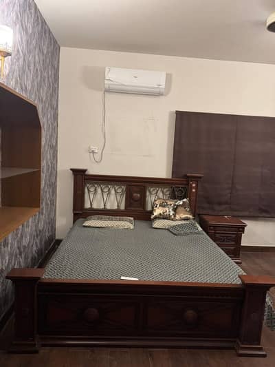 Kingsize bed + mattress + 2 side tables + dressing table + console box
