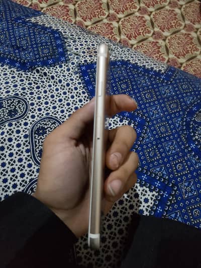 Apple iPhone 7