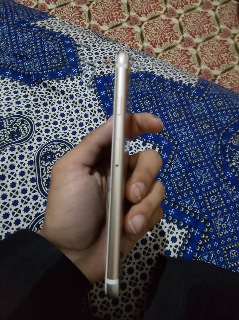Apple iPhone 7 0
