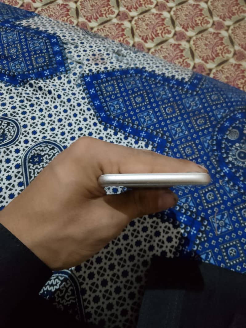 Apple iPhone 7 2