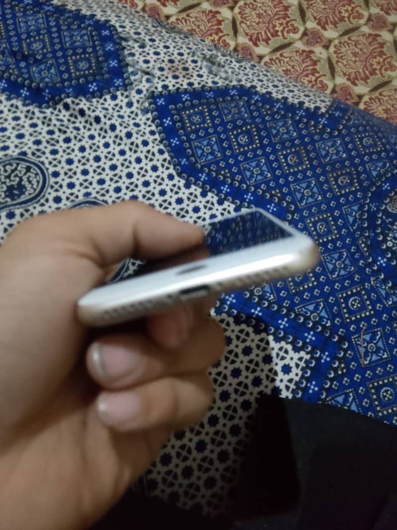 Apple iPhone 7 4