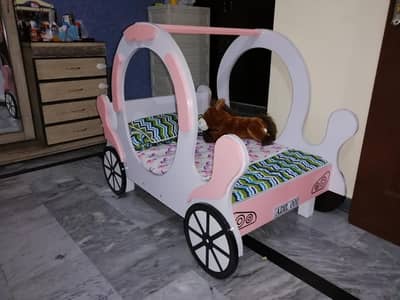 Mini kids bed with mattress only 3 month used