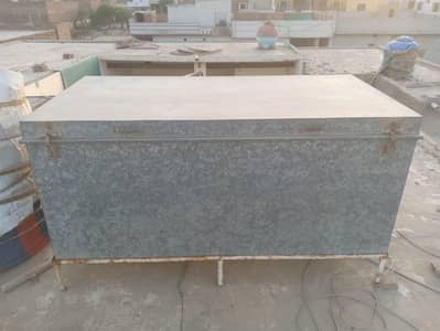 5 foot peti with stand