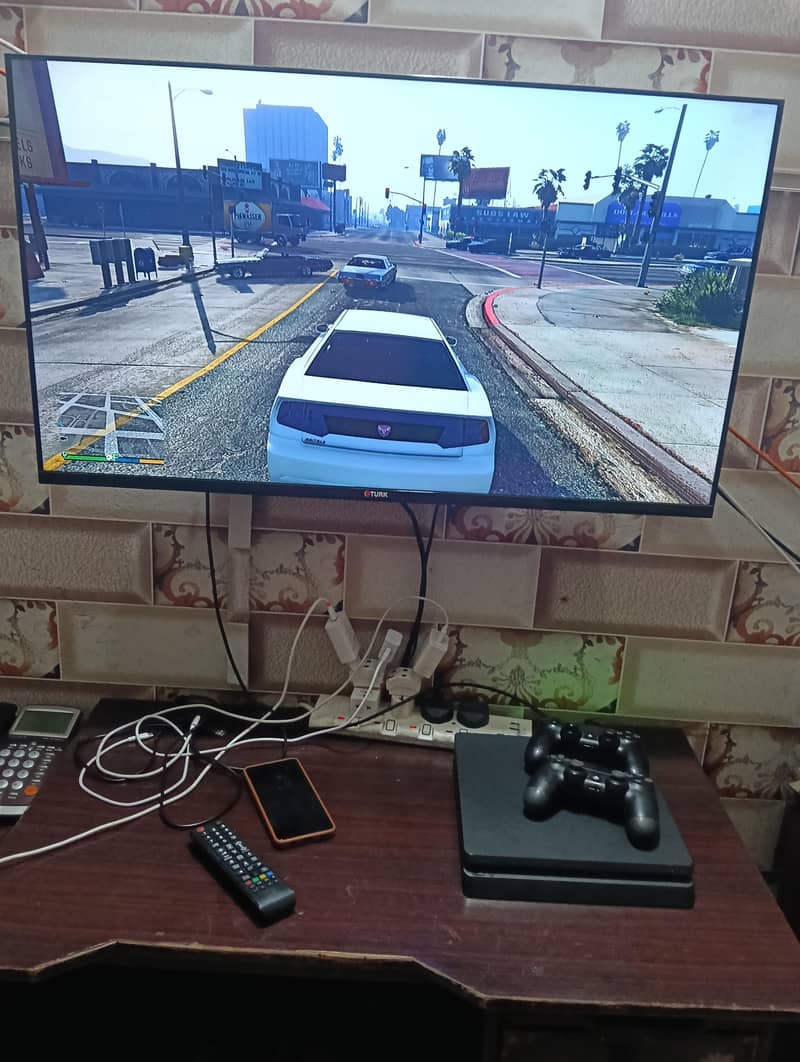 Ps4 Slim with 2 controllor Gta 5 and Tekken 7 1