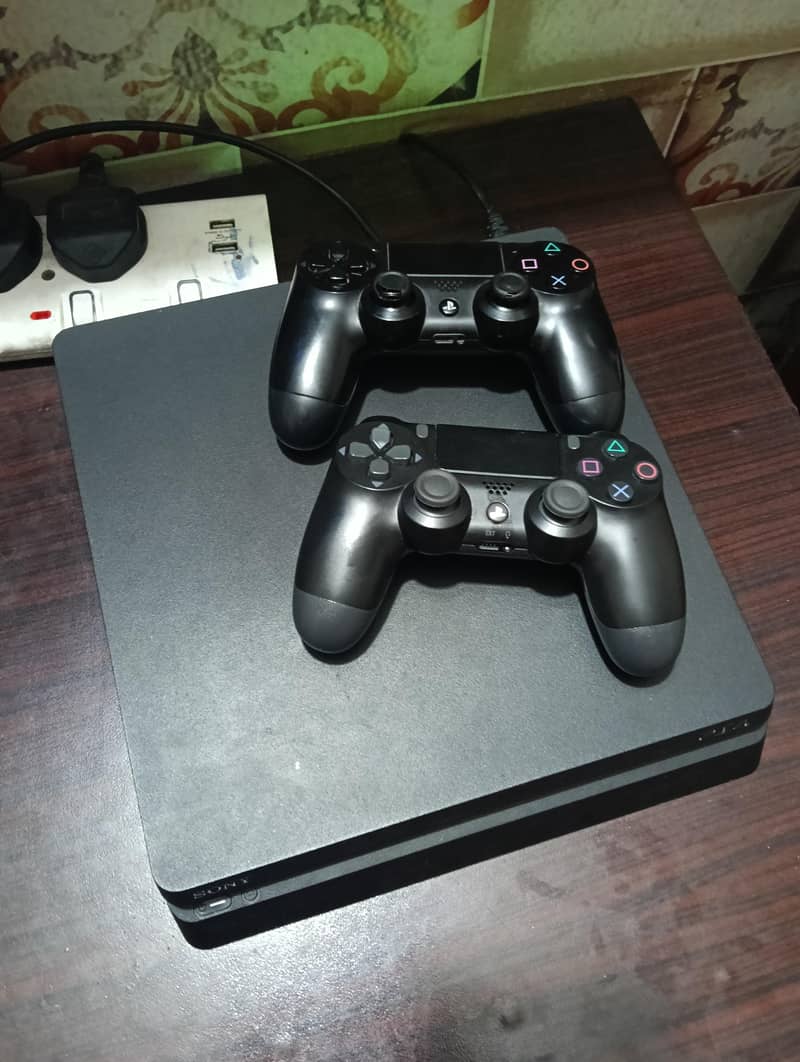 Ps4 Slim with 2 controllor Gta 5 and Tekken 7 2
