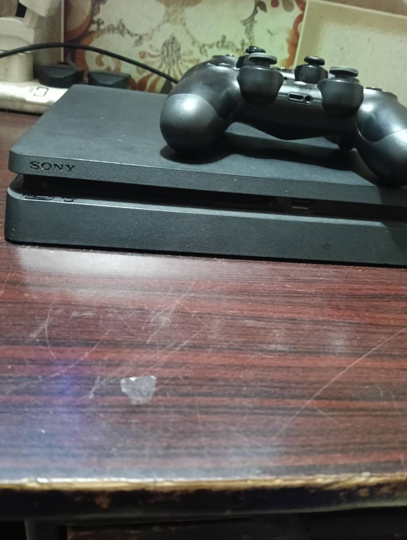 Ps4 Slim with 2 controllor Gta 5 and Tekken 7 3