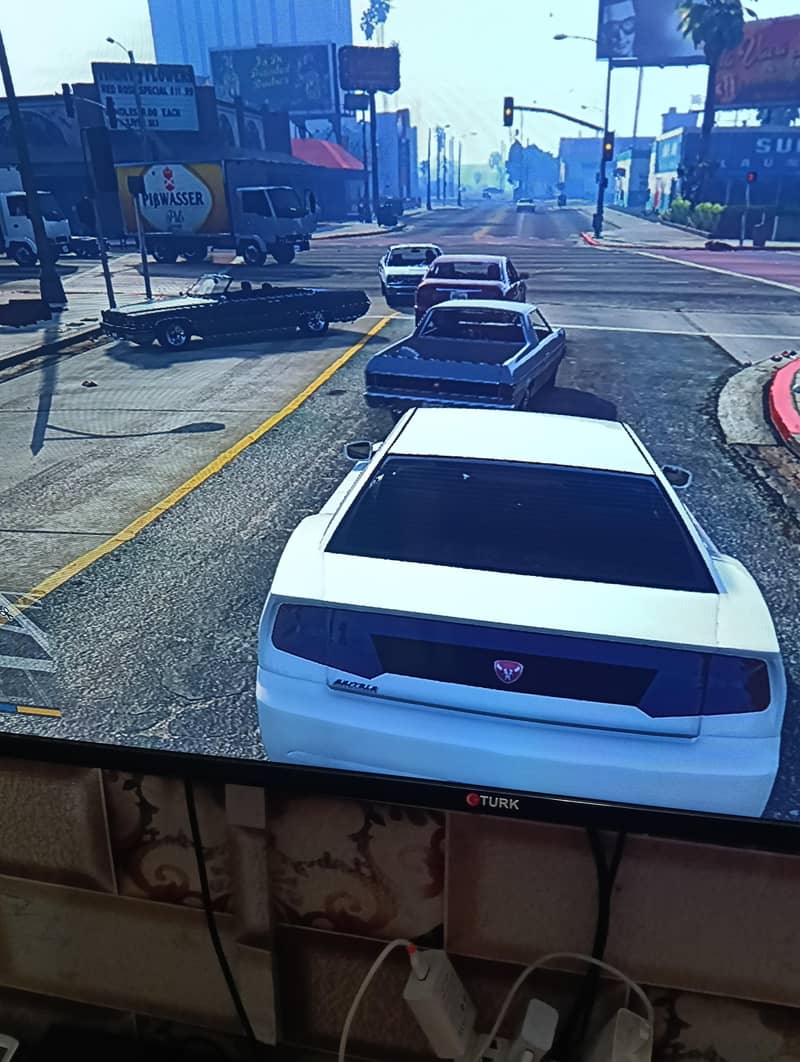 Ps4 Slim with 2 controllor Gta 5 and Tekken 7 4
