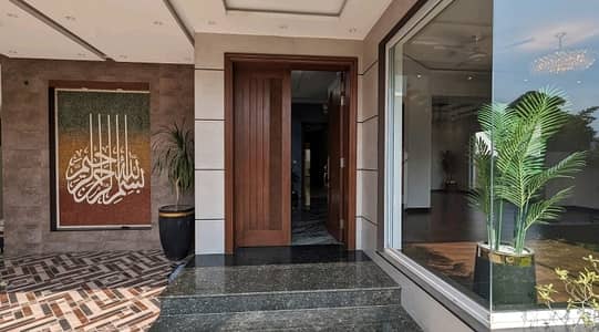 Investors Should Sale This House Located Ideally In DHA Defence