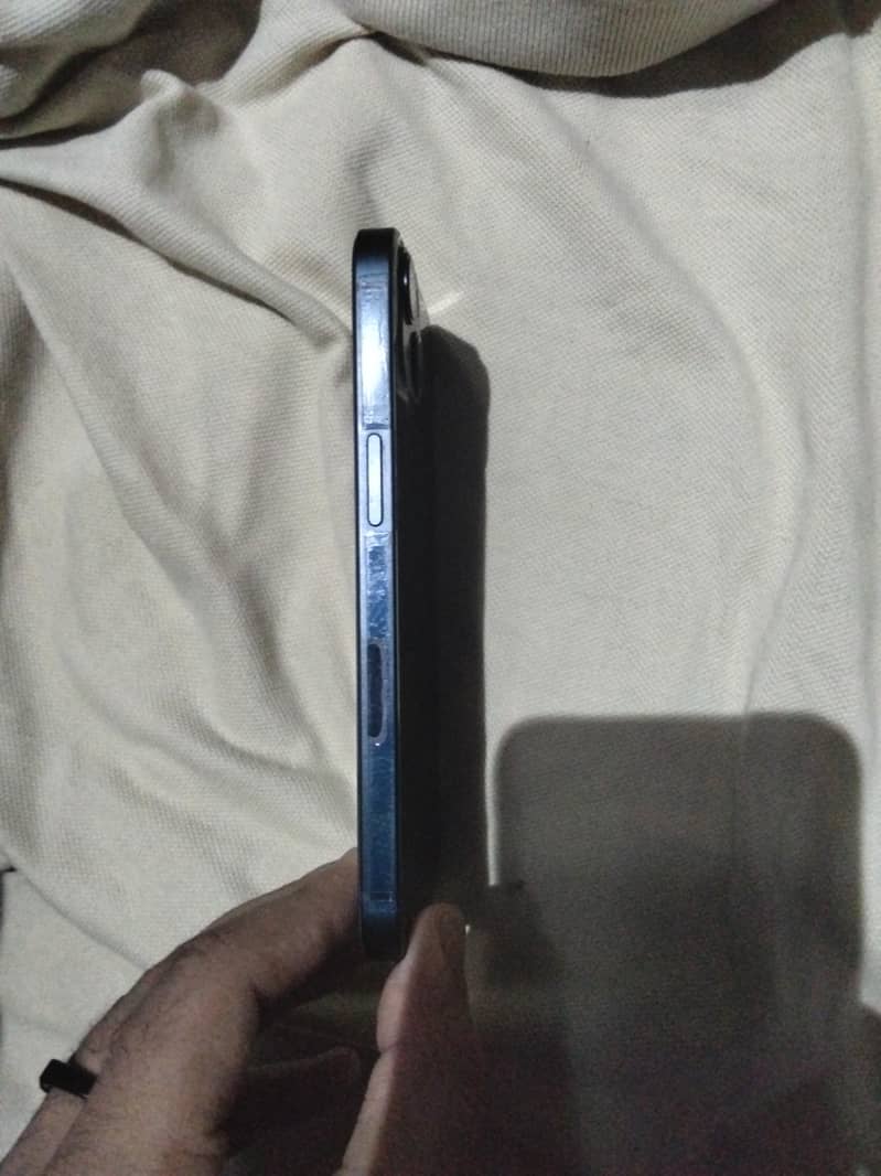 Apple iPhone 13 2