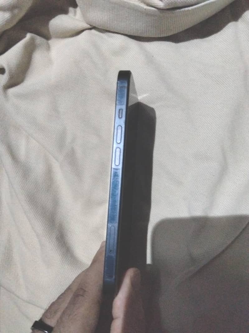 Apple iPhone 13 4