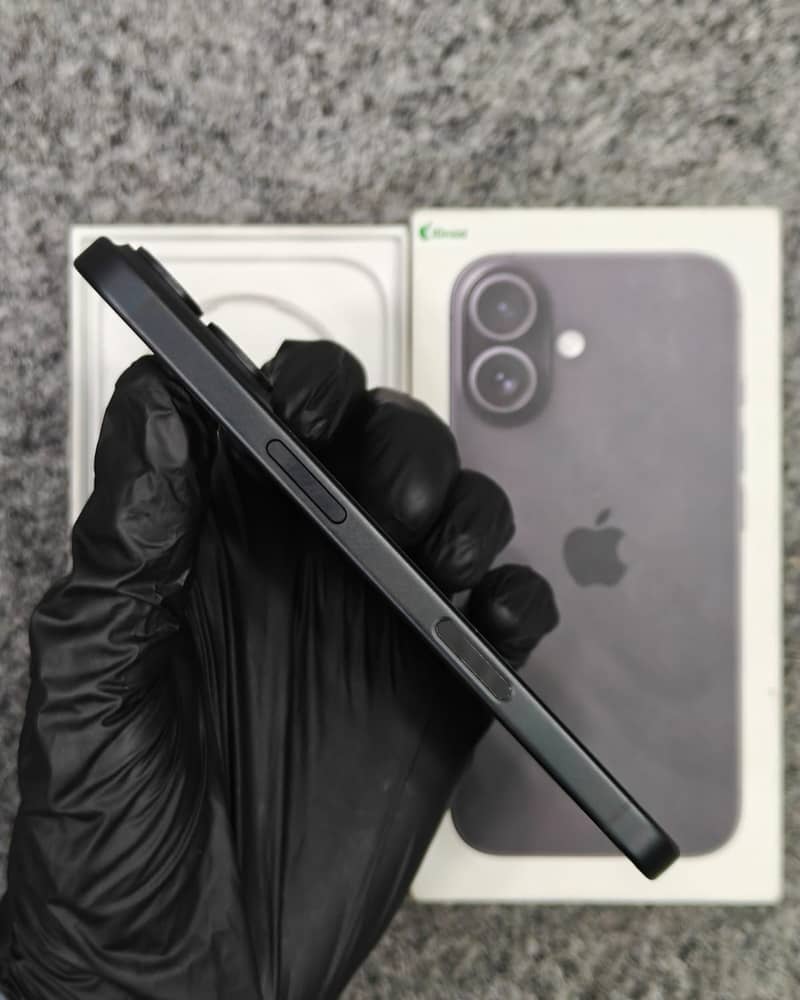 IPhone 16 8