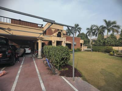 SYED BROTHERS PROUDLY OFFERS 2-Kanal Elegant And Fully Maintained Bungalow Is Available In The Best Block Of DHA Lahore