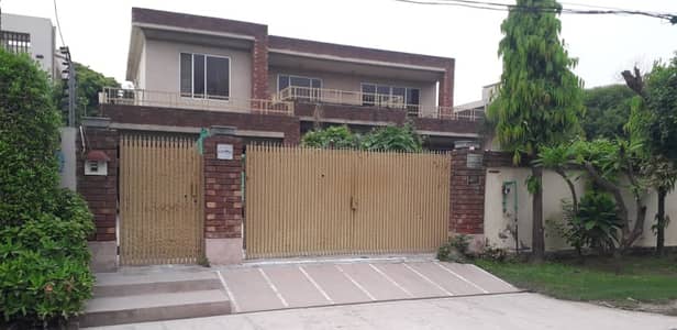 2-KANAL ELEGANT AND FULLY MAINTAINED SUPER HOT LOCATED BUNGALOW IS AVAILABLE IN THE BEST BLOCK OF DHA LAHORE.