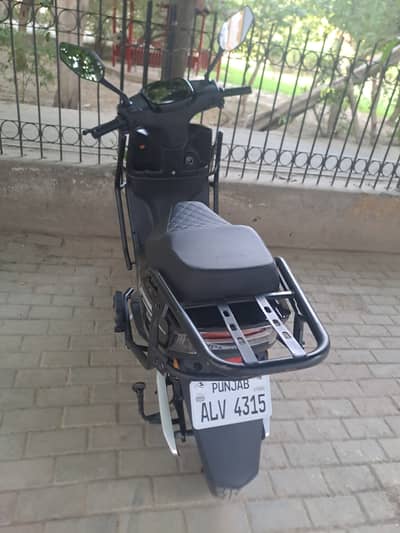EVEON electric scooty