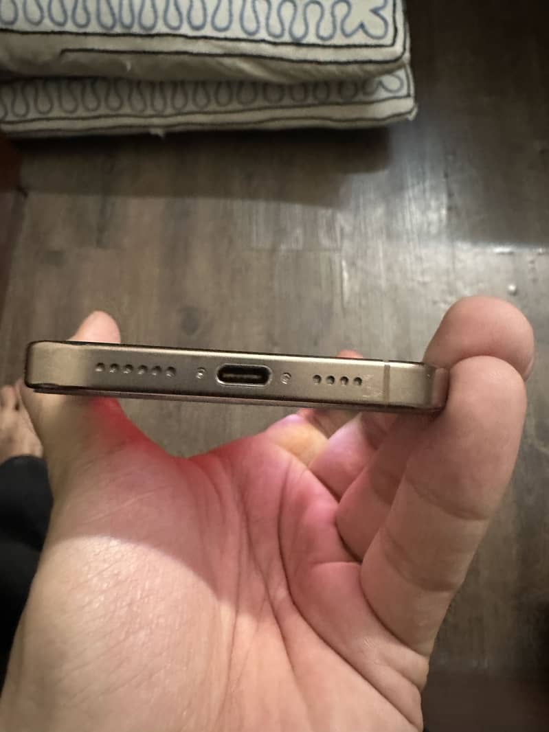 Iphone 16 pro max 3