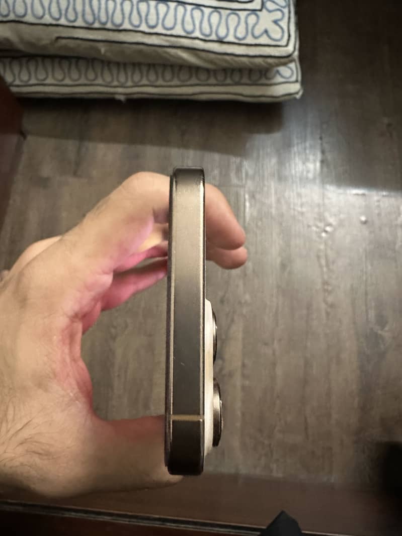 Iphone 16 pro max 4