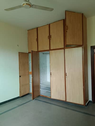Kanal Office Space Near Emporium Mall For Rent