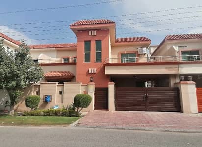 House For Grabs In 10 Marla Lahore