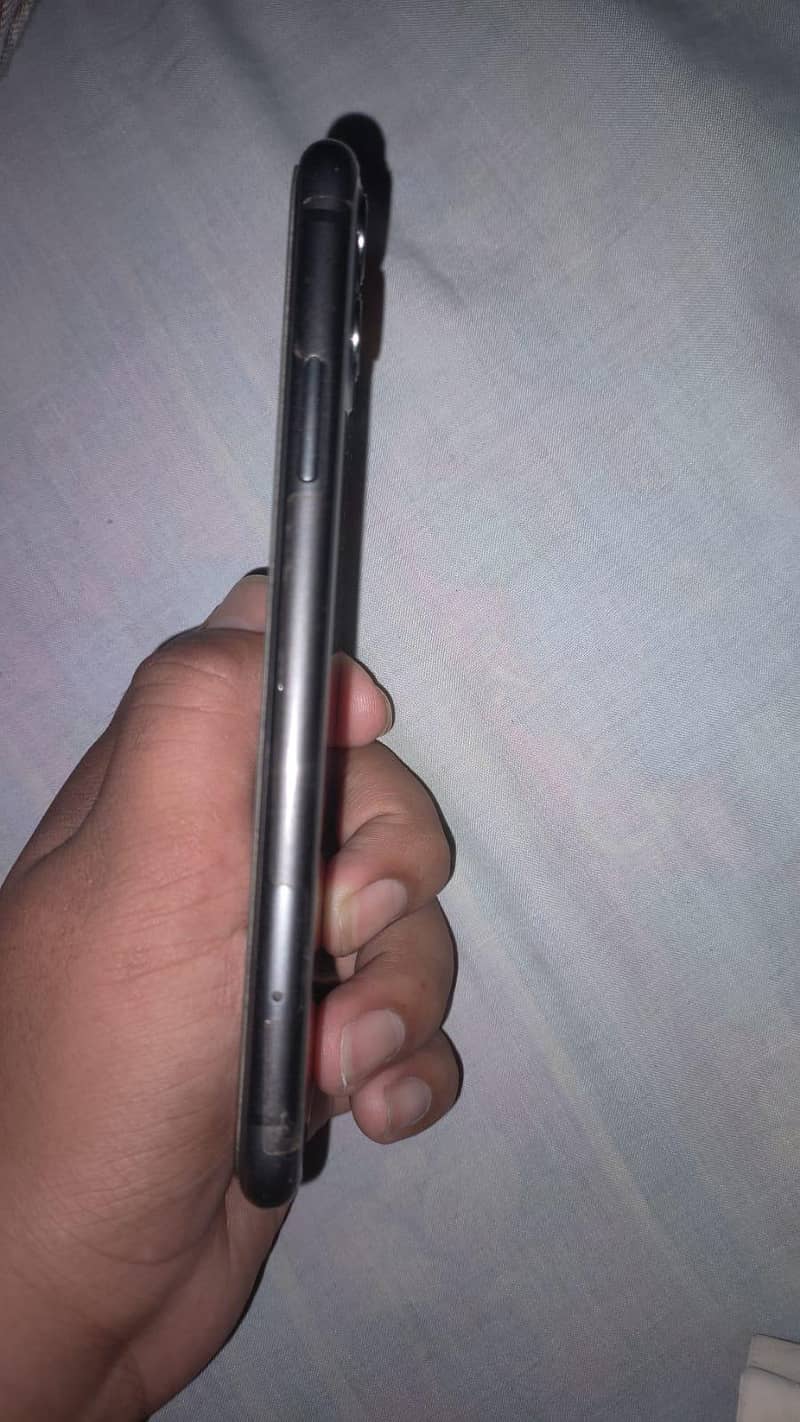 Apple iPhone 11 0