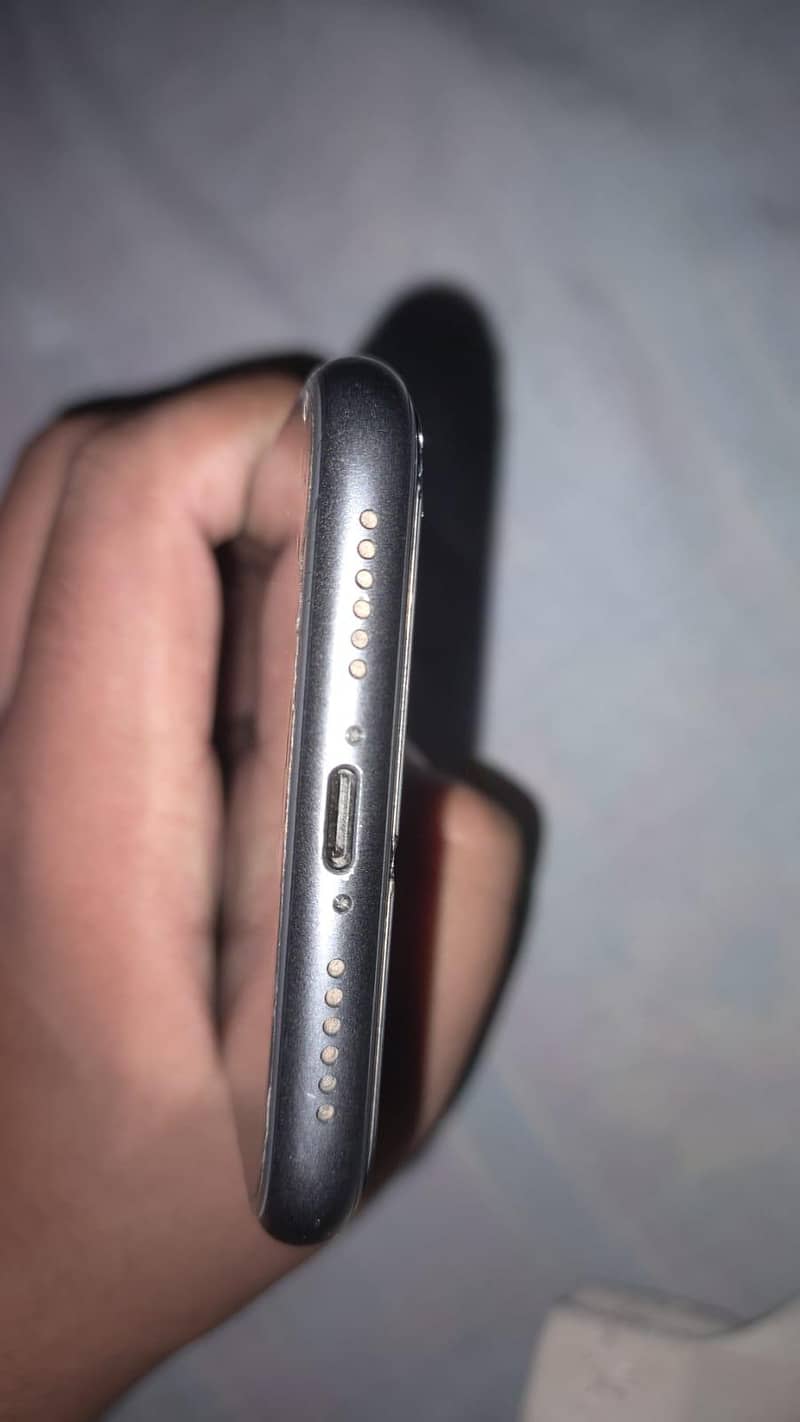 Apple iPhone 11 4