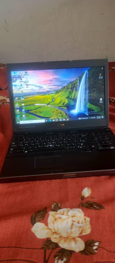 8gb ram 224 gb SSD hardick 2 gb graphic HD card + charger