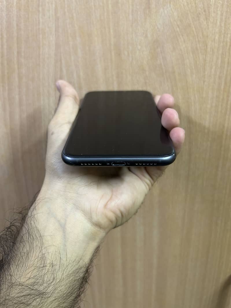 Apple iPhone 11 3