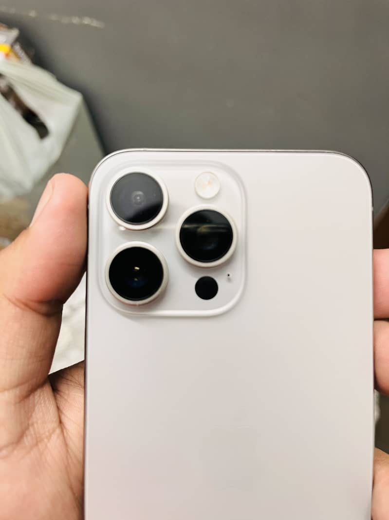 IPHONE 15 PRO MAX 1
