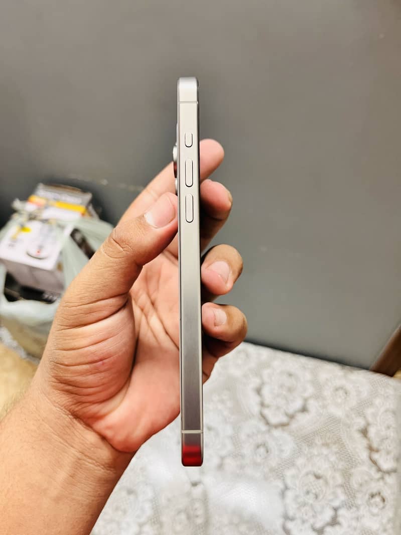 IPHONE 15 PRO MAX 4