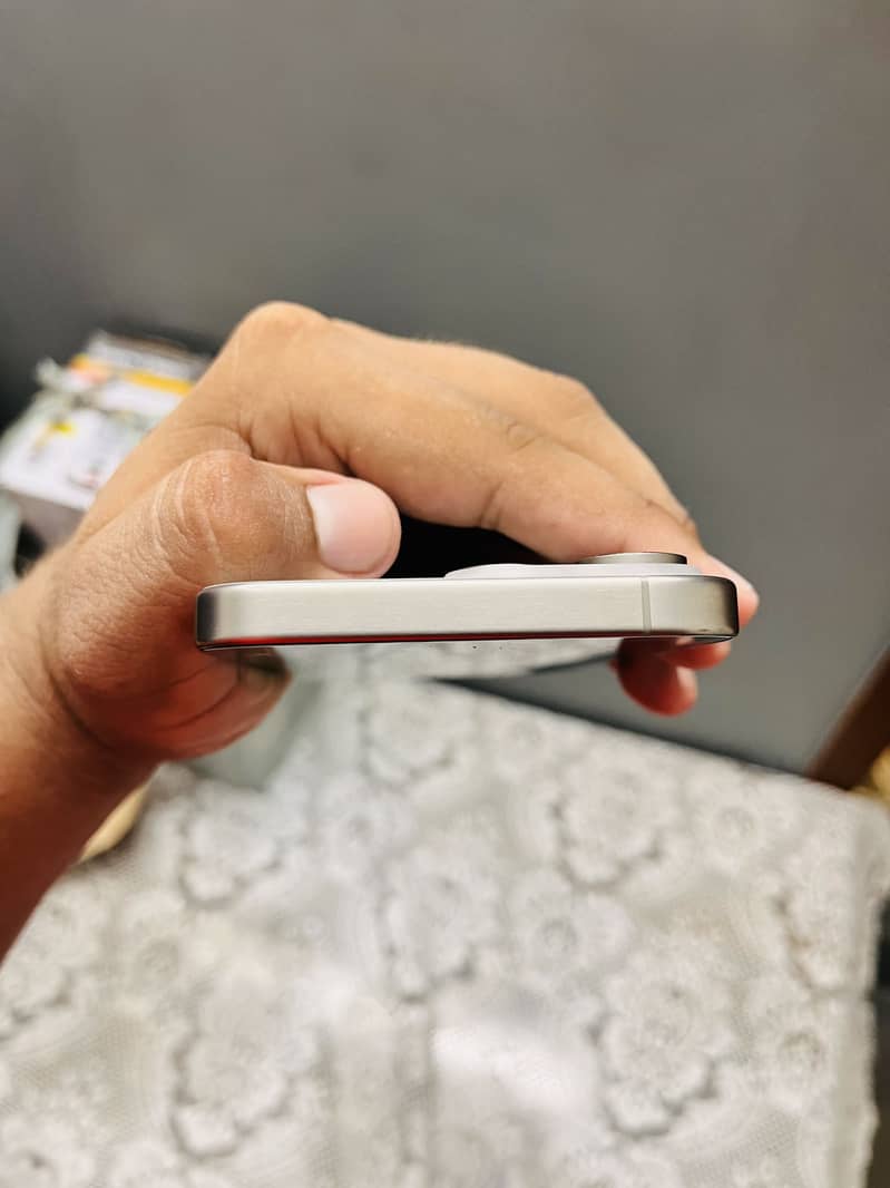 IPHONE 15 PRO MAX 5
