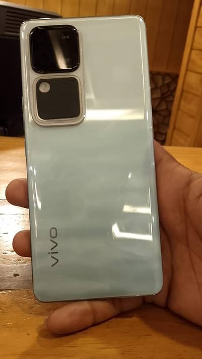 Vivo V30