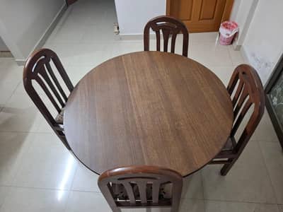 Round dinning table - super strong n clean
