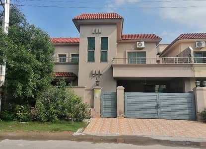 10 Marla House Ideally Situated In Askari 11 - Sector B