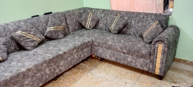 L shapped 6 seater sofa brnad new condition