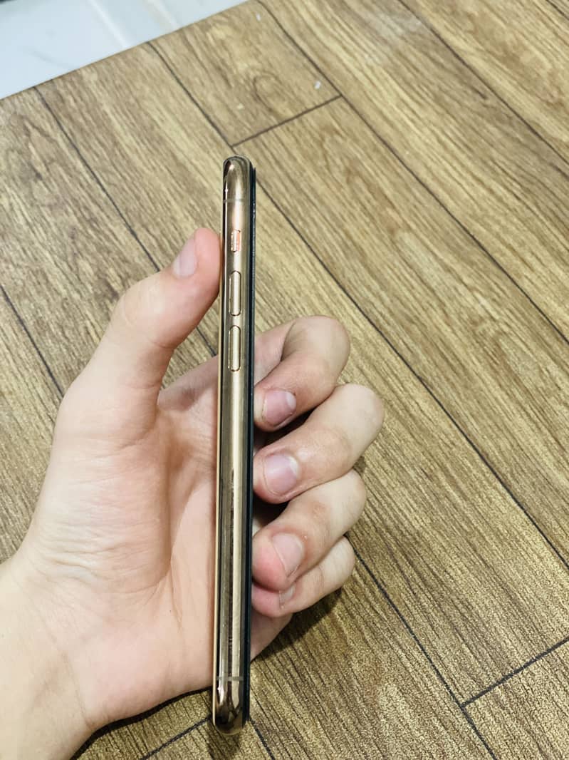 iPhone 11 Pro 1