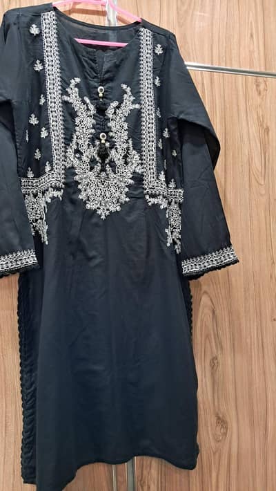 women embroided kurta