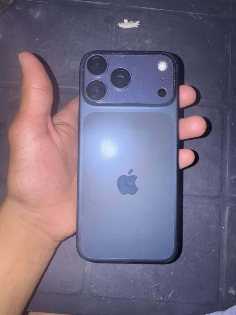 iPhone 17 pro max 3