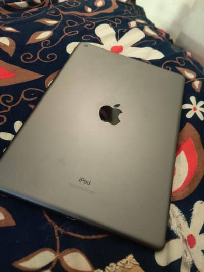 IPAD 9TH GENERATION WATERPACK 9/10 CONDITION