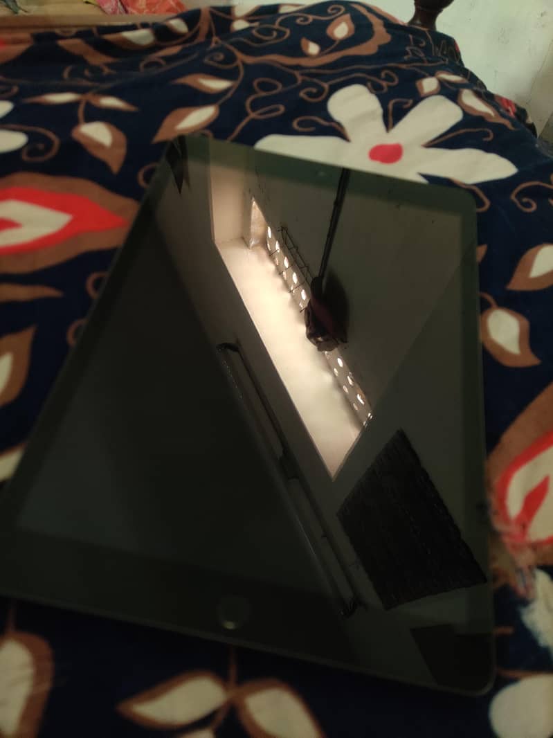 IPAD 9TH GENERATION WATERPACK 9/10 CONDITION 1