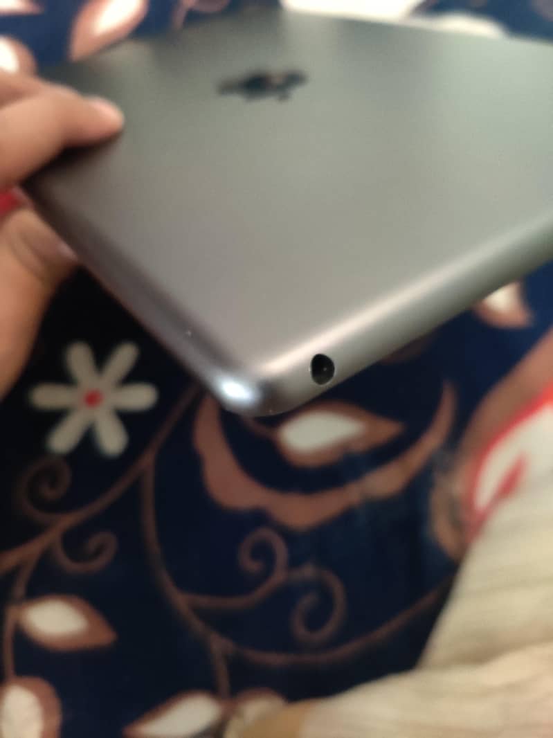IPAD 9TH GENERATION WATERPACK 9/10 CONDITION 5