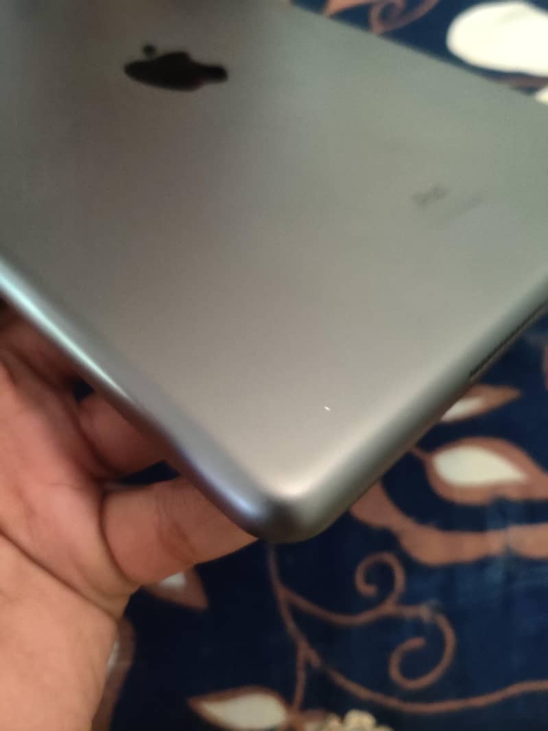 IPAD 9TH GENERATION WATERPACK 9/10 CONDITION 6