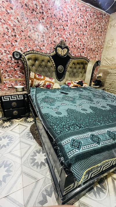 Beautiful Beds Dressing Site Tables for Sale