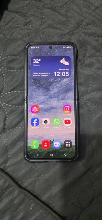 Samsung Galaxy Z Flip 6 | PTA Approved | 11 Months Warranty | 9.9/10